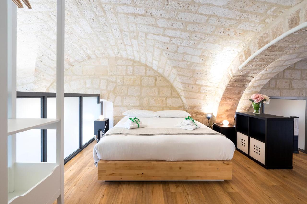 Stazione & Politecnico Stylish Apt With Netflix Барі Екстер'єр фото