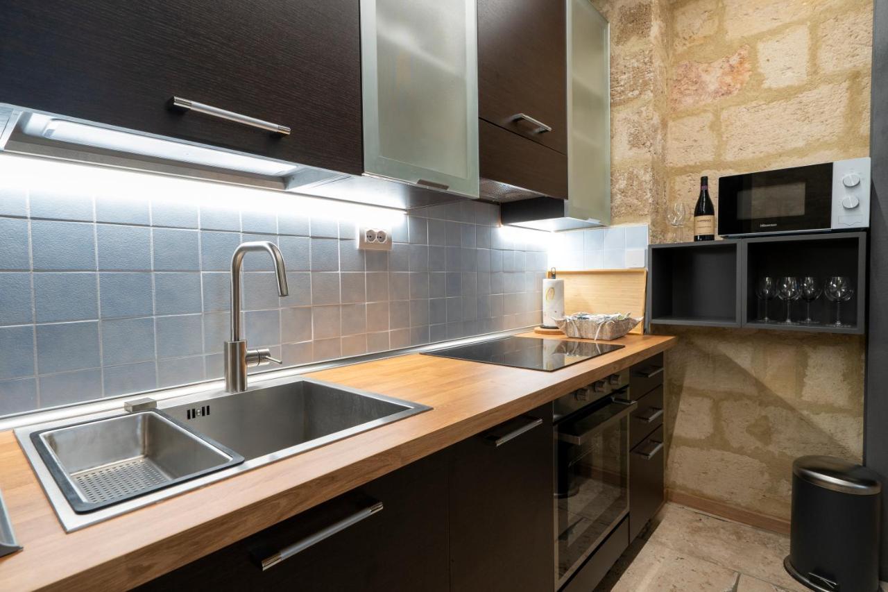 Stazione & Politecnico Stylish Apt With Netflix Барі Екстер'єр фото