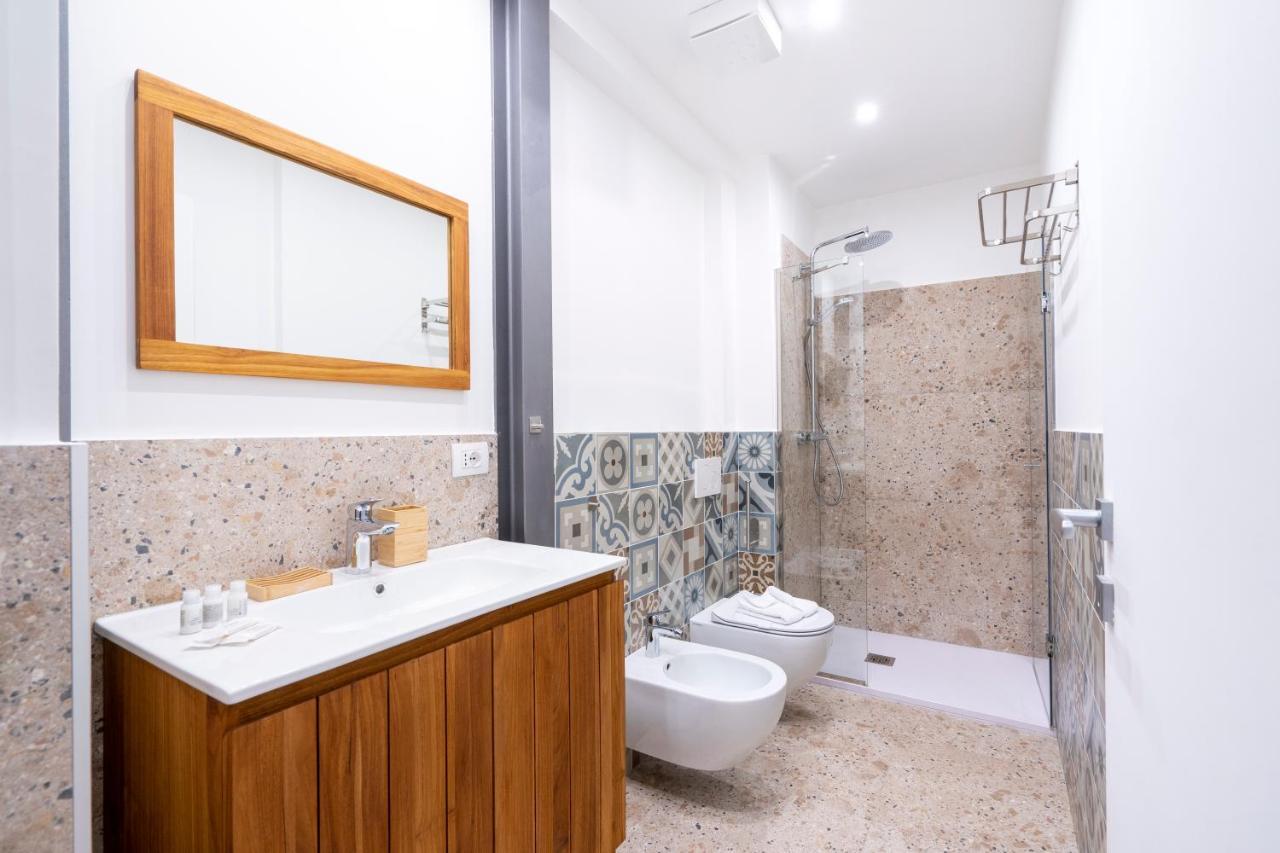 Stazione & Politecnico Stylish Apt With Netflix Барі Екстер'єр фото