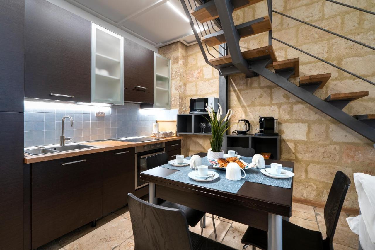 Stazione & Politecnico Stylish Apt With Netflix Барі Екстер'єр фото