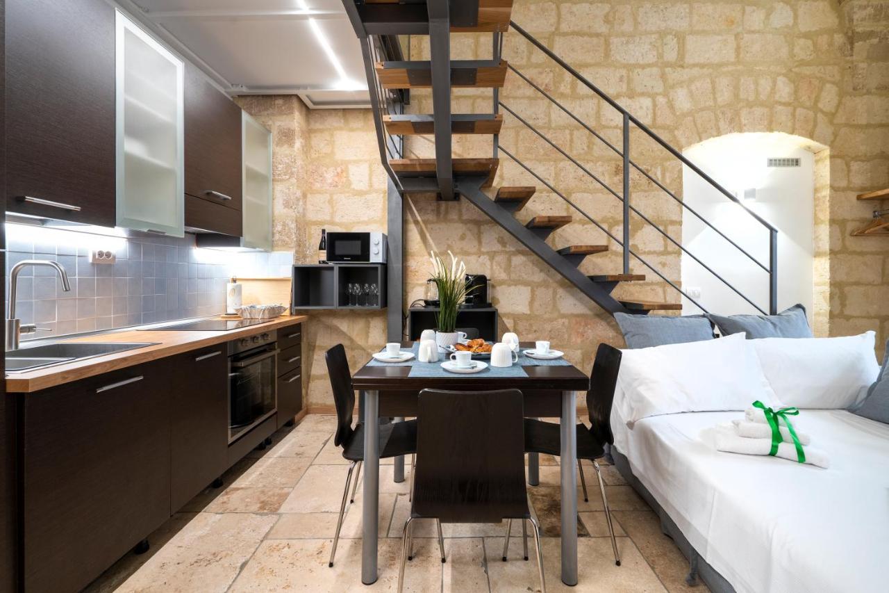 Stazione & Politecnico Stylish Apt With Netflix Барі Екстер'єр фото